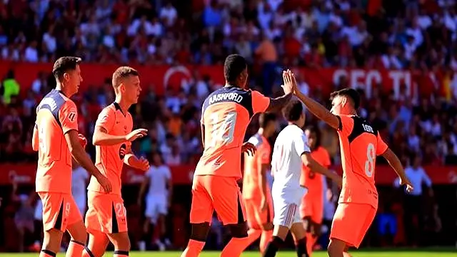 中显得更加 中显得更加